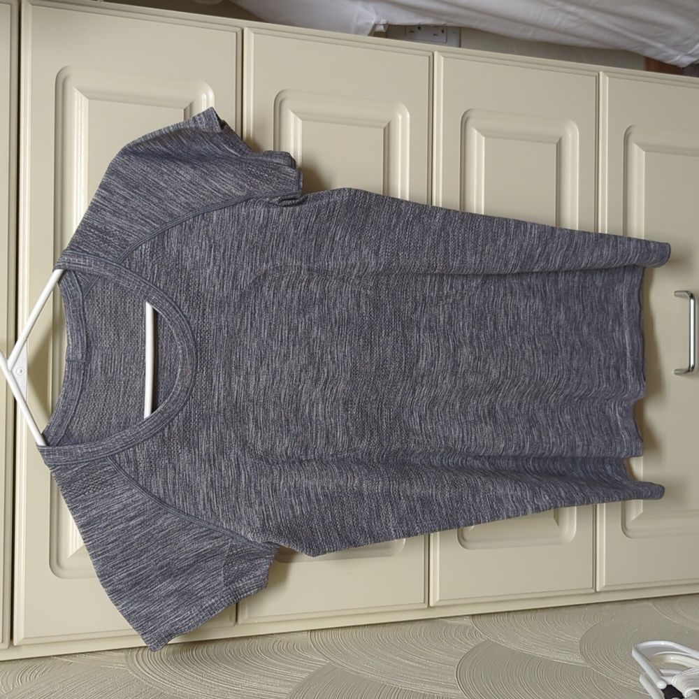 Lululemon run swiftly short sleeve size 8 light heathered grey